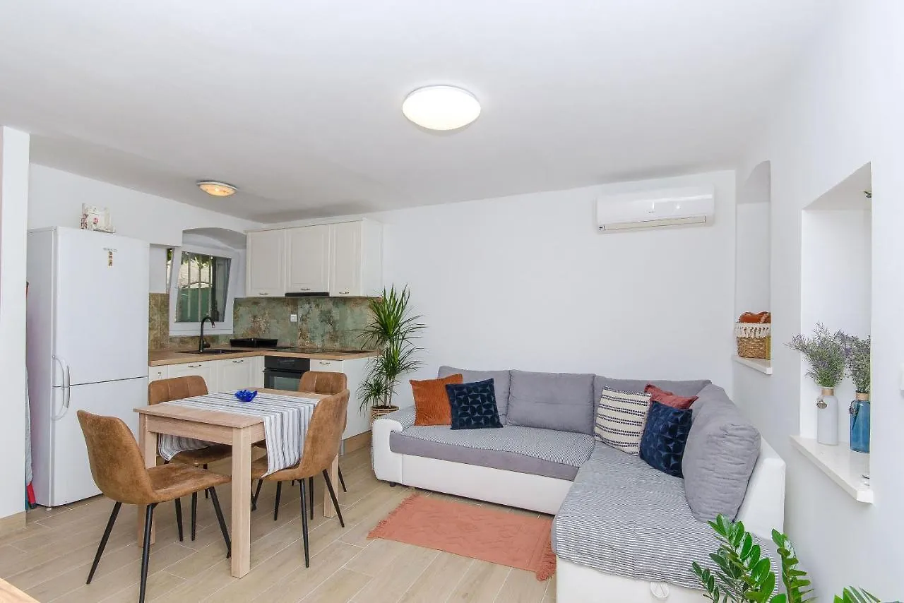 Apartment Sweet Nest Split 0*,