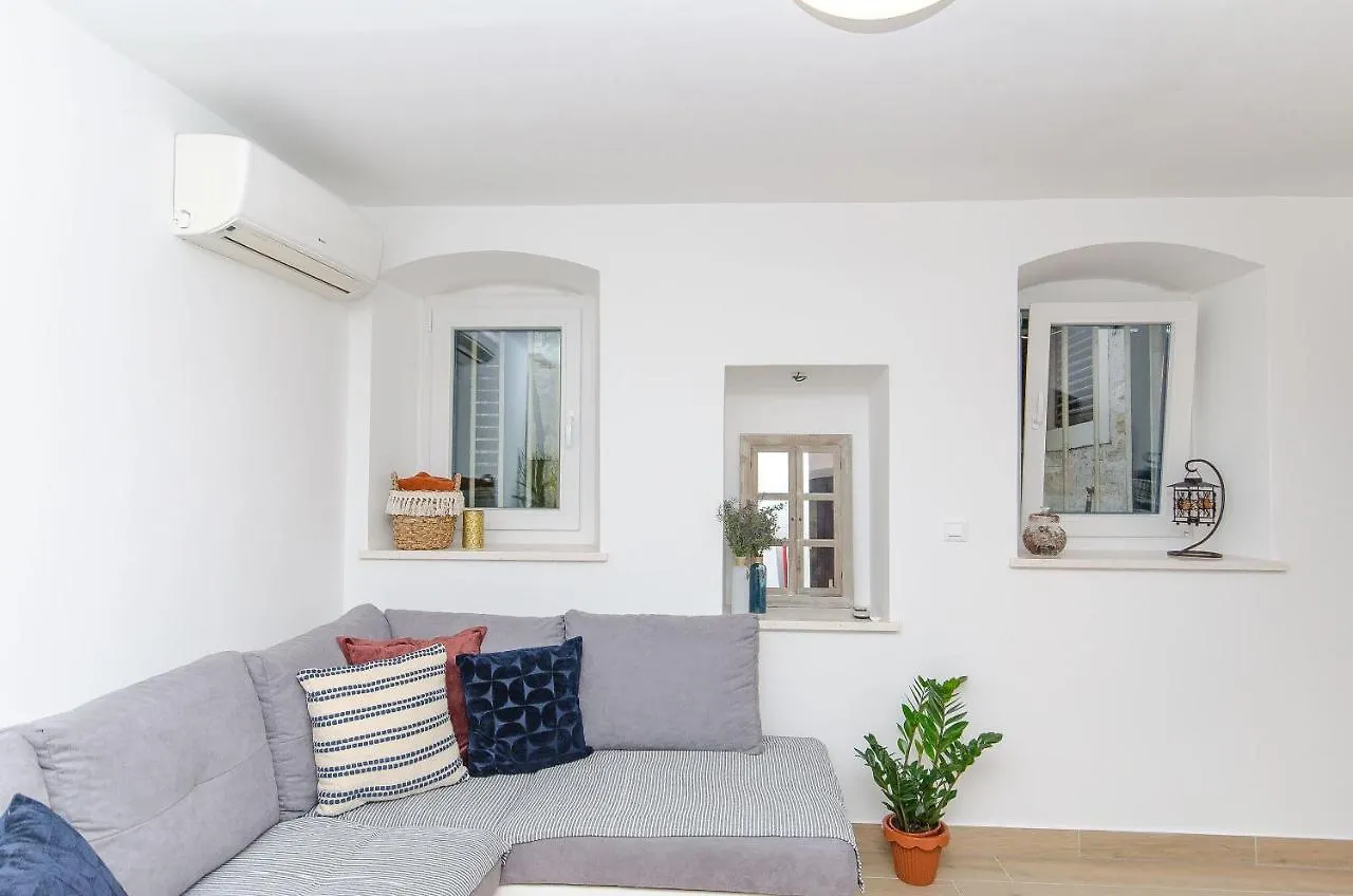 Apartment Sweet Nest Split