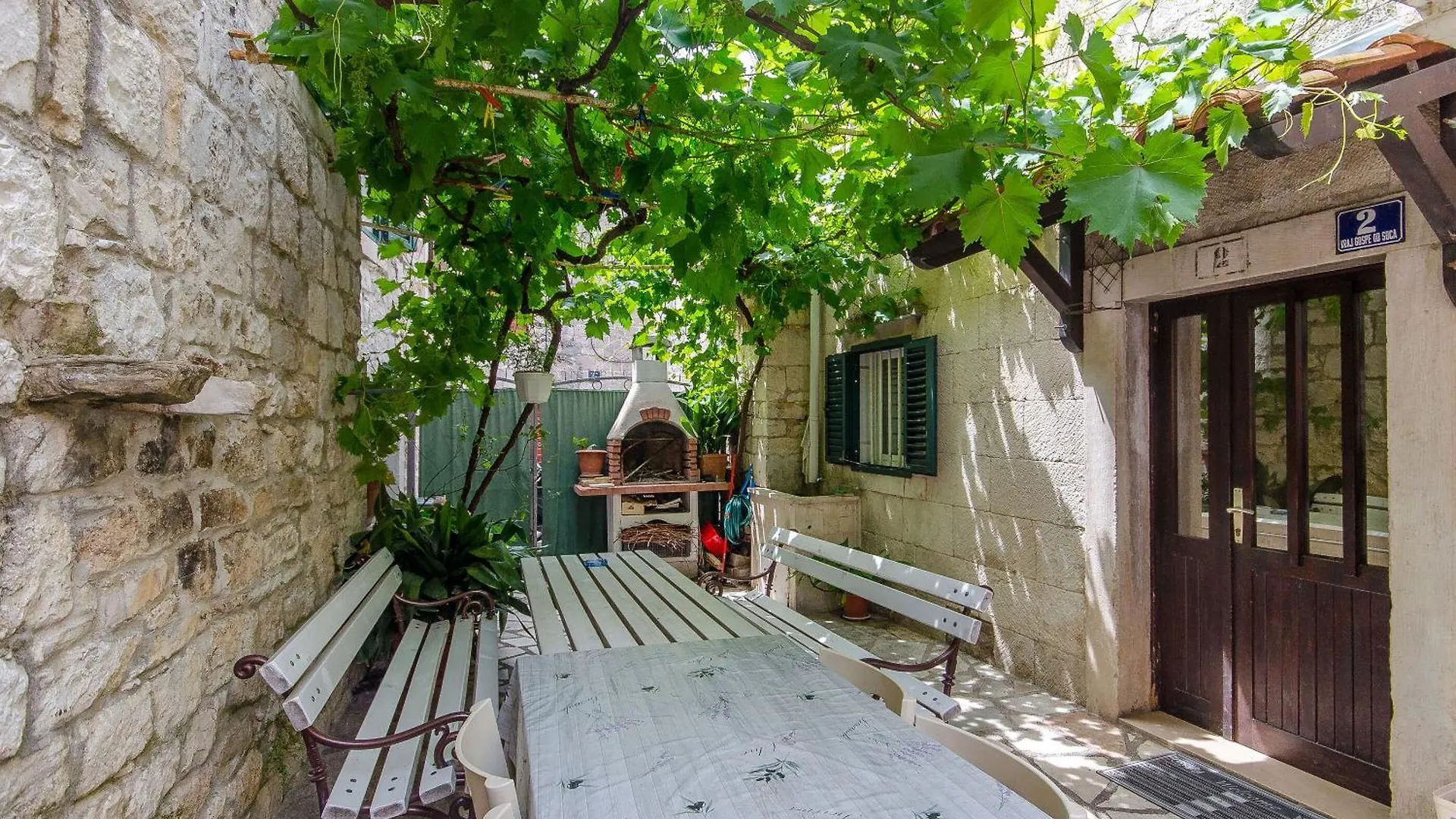 Apartment Sweet Nest Split 0*,  Croatia